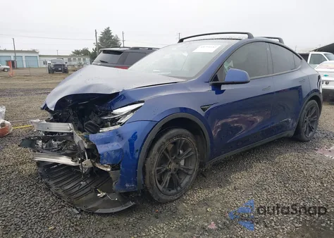 2021 Tesla Model Y Long Range Dual Motor All-Wheel Drive z USA, uszkodzony, nr VIN 5YJYGAEE5MF196159